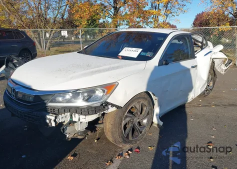 2017 Honda Accord Lx z USA, uszkodzony, nr VIN 1HGCR2F36HA047623